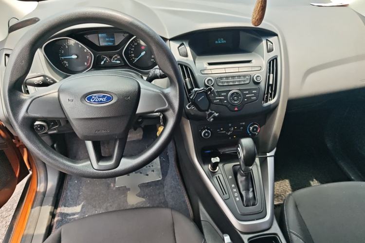 Used Ford Focus 2015 Hatchback 1.6L Automatic Comfort Model Center Console