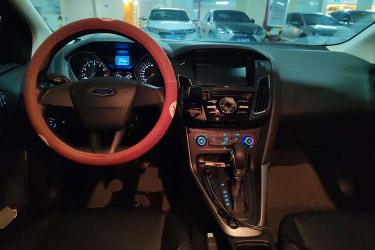Used Ford Focus 2015 Hatchback 1.6L Automatic Comfort Model Center Console