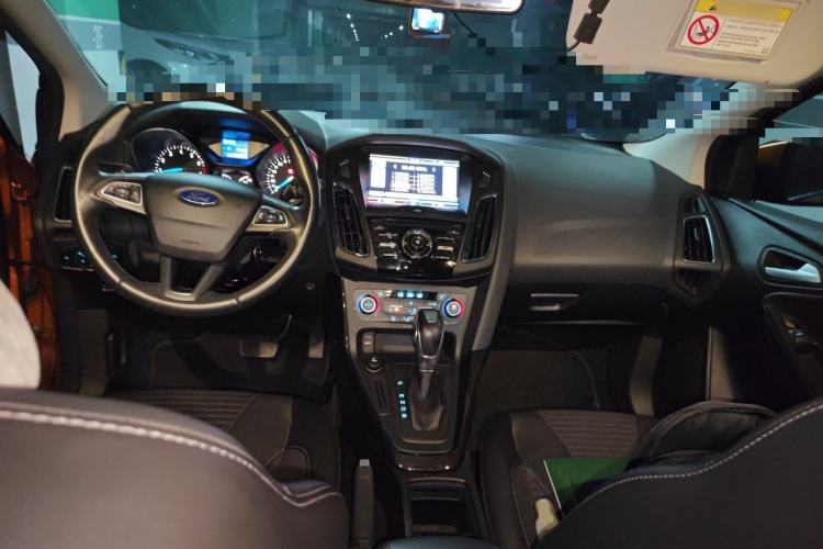Used Ford Focus 2015 Hatchback 1.6L Automatic Fashion Edition Center Console