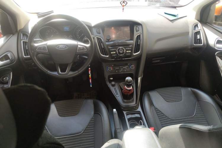 Used Ford Focus 2015 Hatchback 1.6L Manual Fashion Edition Center Console
