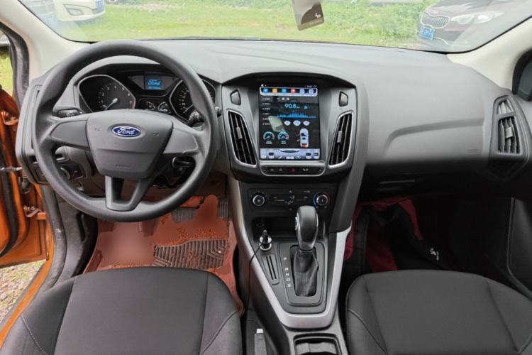 Used Ford Focus 2015 Hatchback 1.6L Automatic Comfort Model Center Console