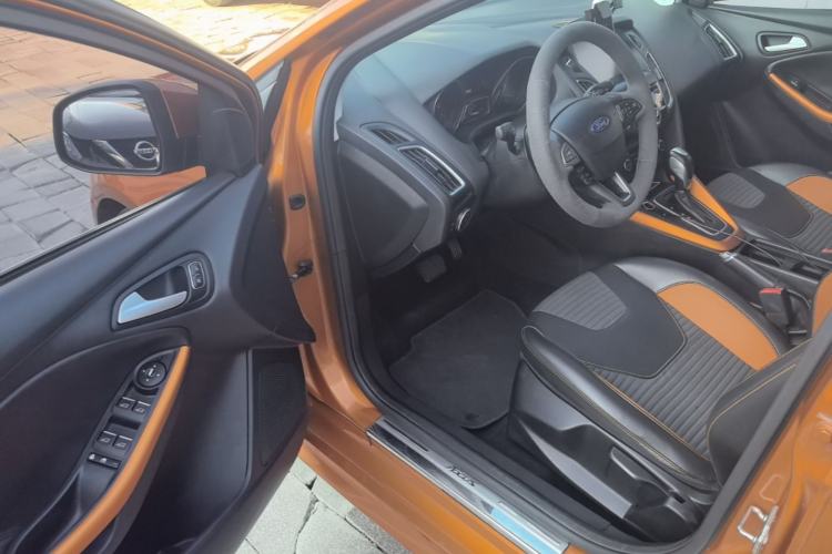 Used Ford Focus 2015 Hatchback EcoBoost 180 Automatic Sport Model Driver Seat