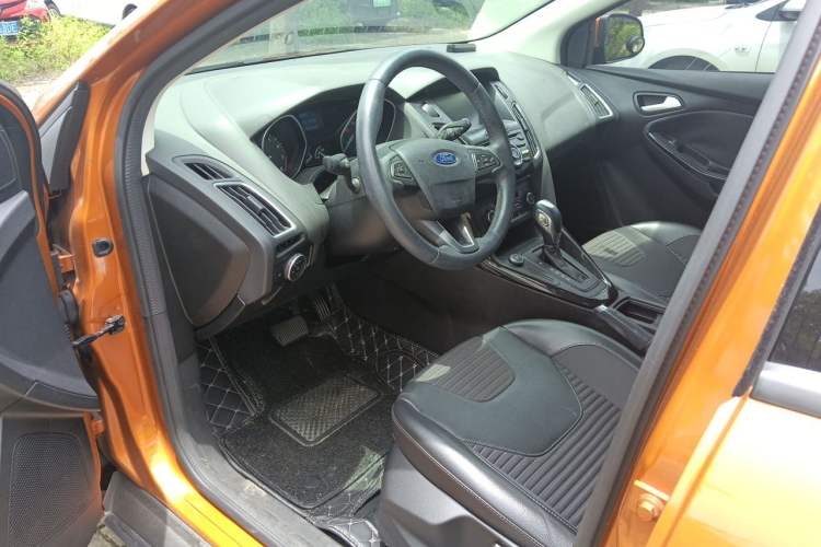 Used Ford Focus 2015 Hatchback 1.6L Automatic Fashion Edition Driver Seat
