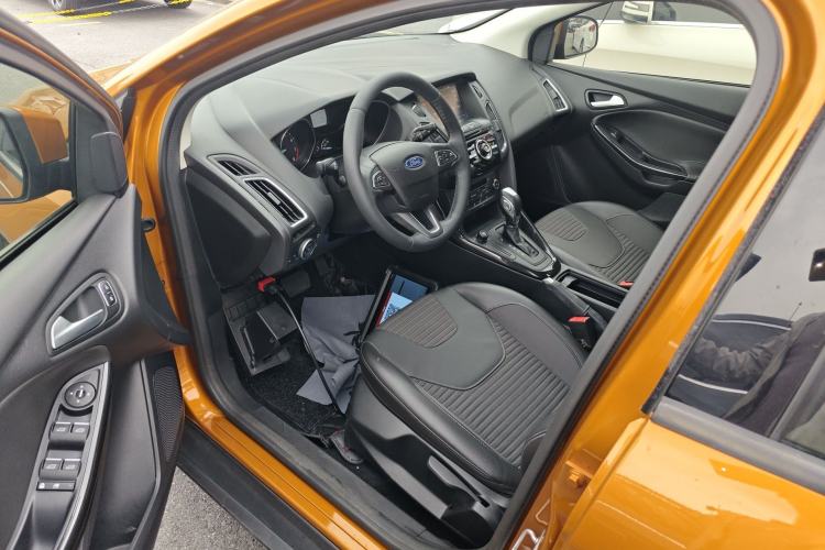 Used Ford Focus 2015 Hatchback 1.6L Automatic Fashion Edition Driver Seat