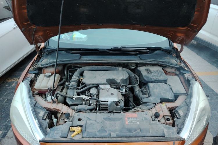 Used Ford Focus 2015 Hatchback EcoBoost 125 Manual – Ultra-Style Edition Engine Bay