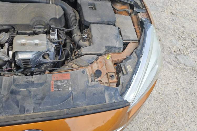 Used Ford Focus 2015 Hatchback EcoBoost 125 Automatic Supreme Style Edition Engine Bay Left