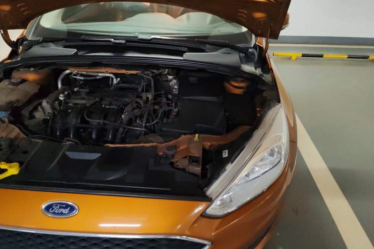 Used Ford Focus 2015 Hatchback 1.6L Automatic Comfort Model Engine Bay Left