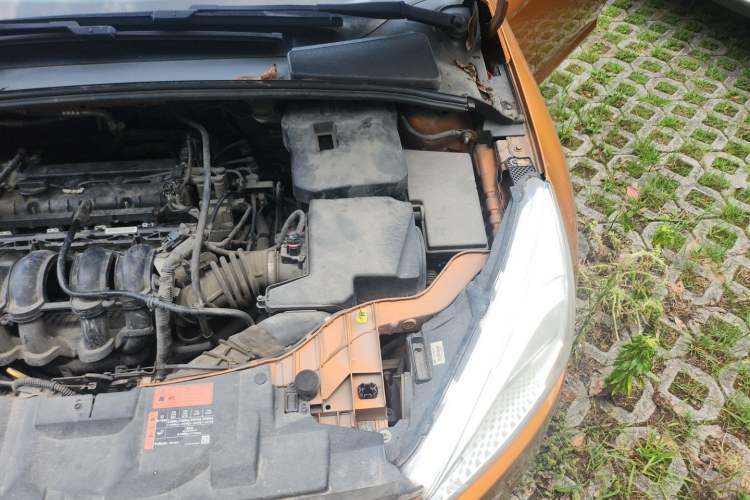 Used Ford Focus 2015 Hatchback 1.6L Automatic Comfort Model Engine Bay Left