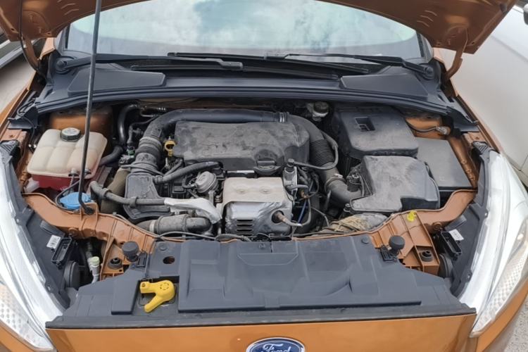 Used Ford Focus 2015 Hatchback EcoBoost 125 Automatic Supreme Style Edition Engine Bay