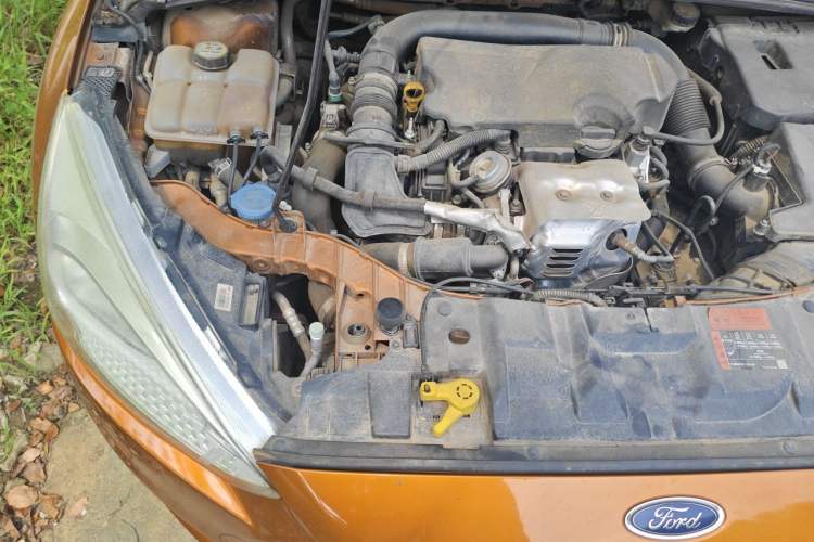 Used Ford Focus 2015 Hatchback EcoBoost 125 Automatic Supreme Style Edition Engine Bay Right
