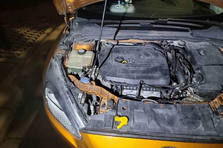 Used Ford Focus 2015 Hatchback EcoBoost 180 Automatic Elite Model Engine Bay Right