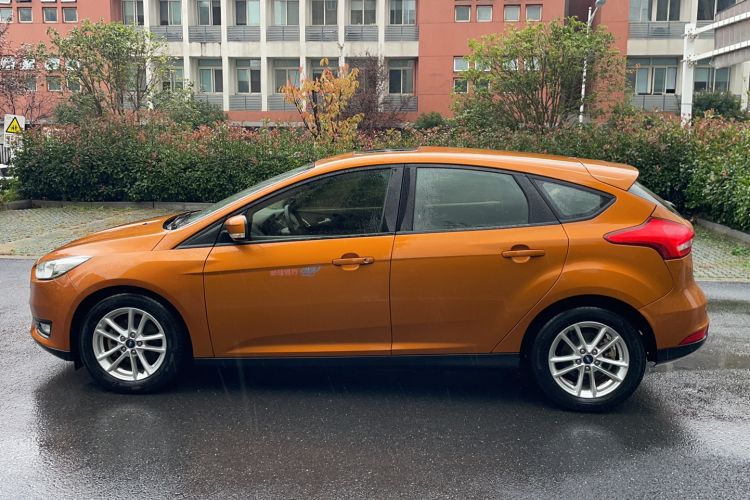 Used Ford Focus 2015 Hatchback EcoBoost 125 Manual – Ultra-Style Edition Exterior 2