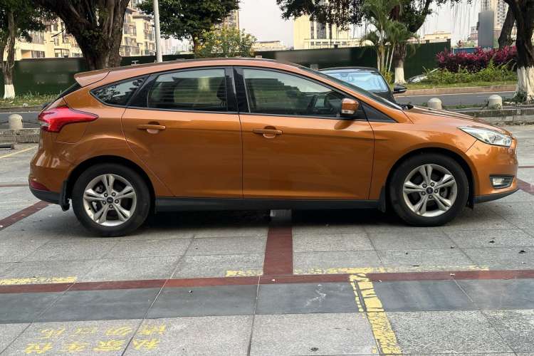 Used Ford Focus 2015 Hatchback 1.6L Automatic Comfort Model Exterior 3