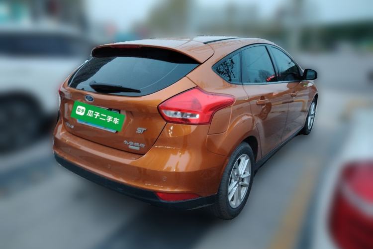 Used Ford Focus 2015 Hatchback EcoBoost 125 Manual – Ultra-Style Edition Exterior 5