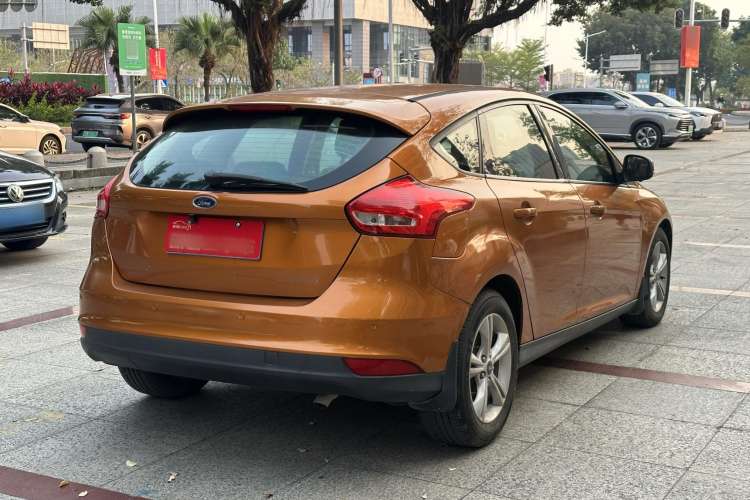 Used Ford Focus 2015 Hatchback 1.6L Automatic Comfort Model Exterior 5