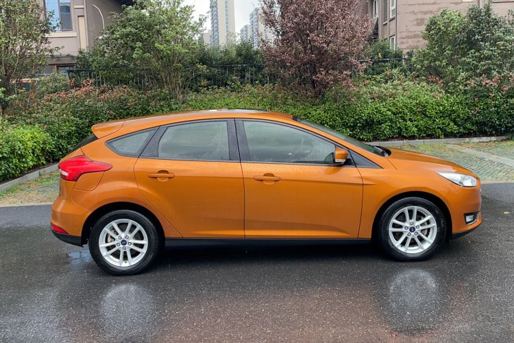 Used Ford Focus 2015 Hatchback EcoBoost 125 Manual – Ultra-Style Edition Exterior 5