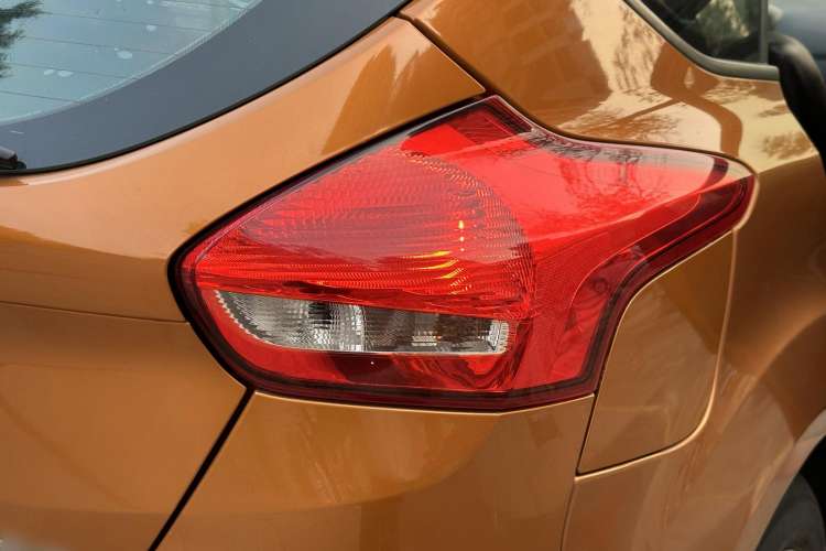 Used Ford Focus 2015 Hatchback 1.6L Automatic Comfort Model Exterior 6