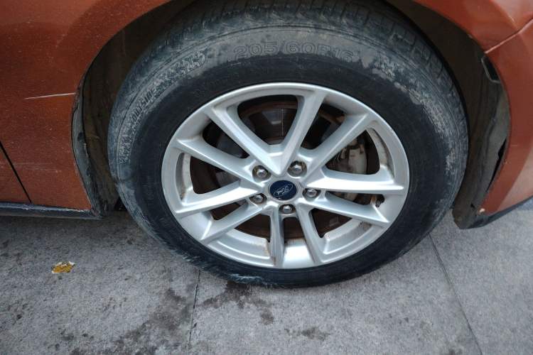 Used Ford Focus 2015 Hatchback EcoBoost 125 Manual – Ultra-Style Edition Exterior 7