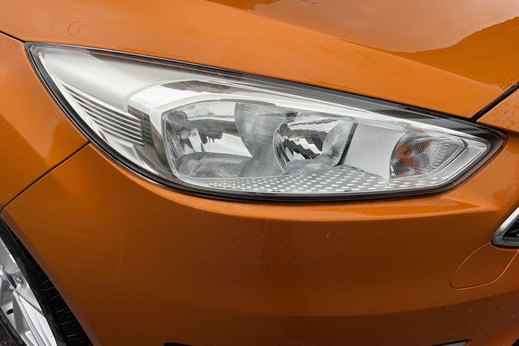 Used Ford Focus 2015 Hatchback EcoBoost 125 Manual – Ultra-Style Edition Exterior 8