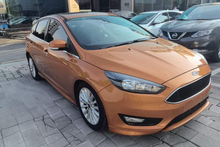 Used Ford Focus 2015 Hatchback EcoBoost 180 Automatic Sport Model Front Right 45 Deg
