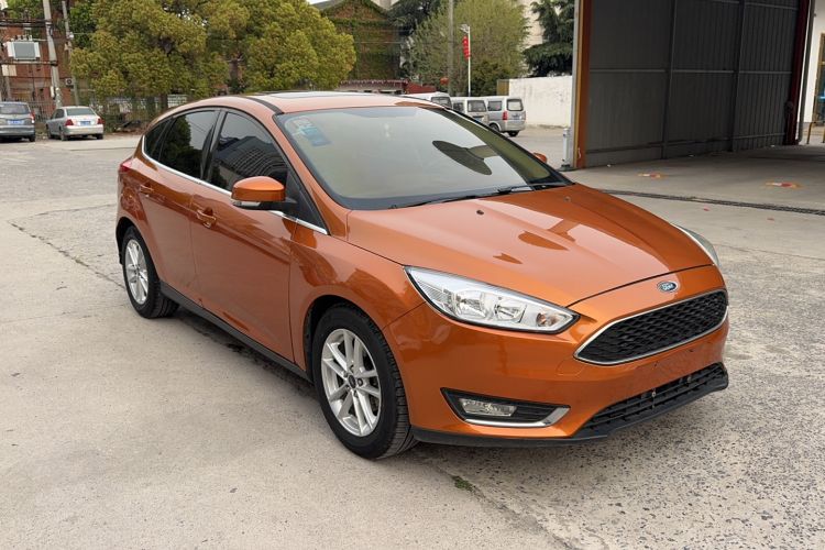 Used Ford Focus 2015 Hatchback EcoBoost 180 Automatic Elite Model Front Right 45 Deg