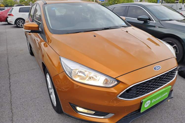 Used Ford Focus 2015 Hatchback 1.6L Automatic Fashion Edition Front Right 45 Deg