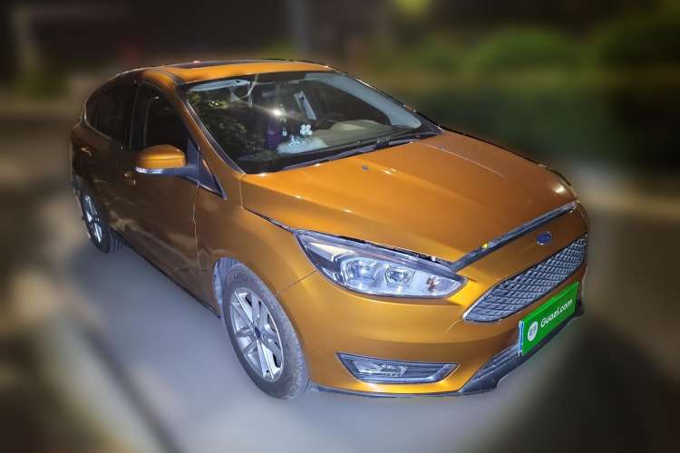 Used Ford Focus 2015 Hatchback EcoBoost 180 Automatic Elite Model Front Right 45 Deg