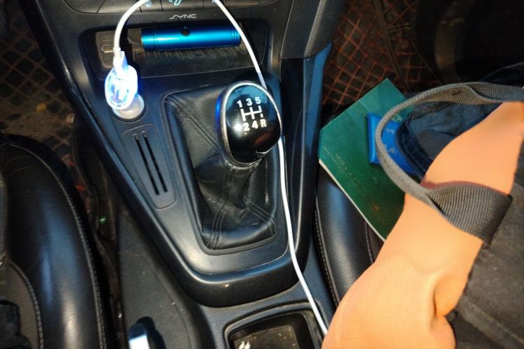 Used Ford Focus 2015 Hatchback EcoBoost 125 Manual – Ultra-Style Edition Gear Lever