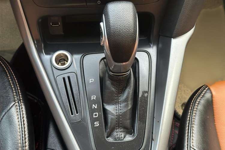 Used Ford Focus 2015 Hatchback 1.6L Automatic Comfort Model Gear Lever
