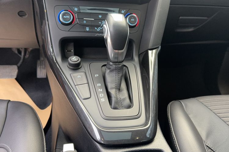 Used Ford Focus 2015 Hatchback EcoBoost 180 Automatic Elite Model Gear Lever