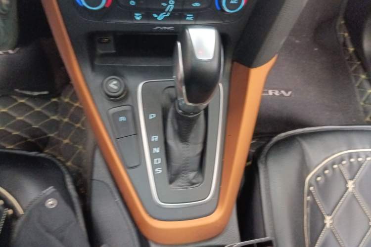 Used Ford Focus 2015 Hatchback EcoBoost 180 Automatic Sport Model Gear Lever