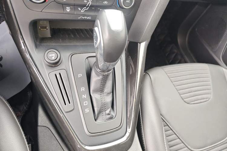 Used Ford Focus 2015 Hatchback 1.6L Automatic Fashion Edition Gear Lever