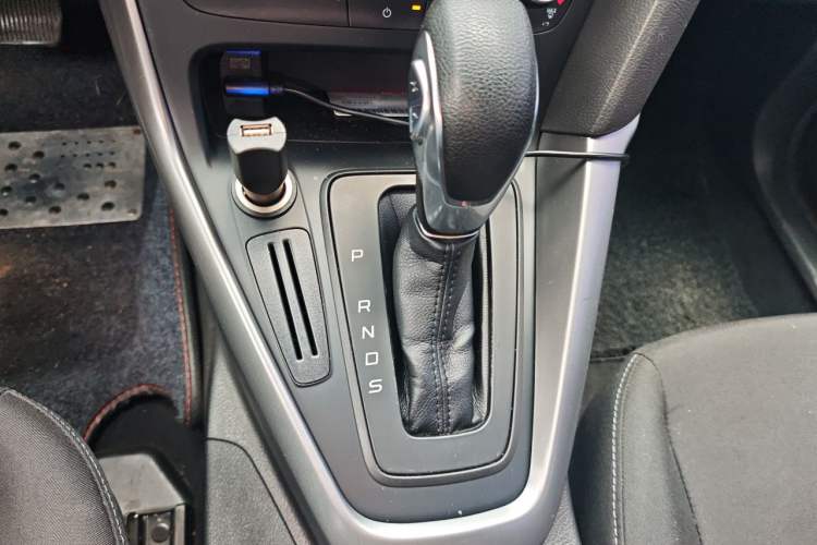 Used Ford Focus 2015 Hatchback 1.6L Automatic Comfort Model Gear Lever