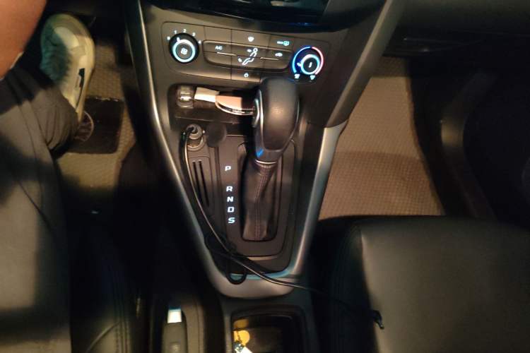Used Ford Focus 2015 Hatchback 1.6L Automatic Comfort Model Gear Lever