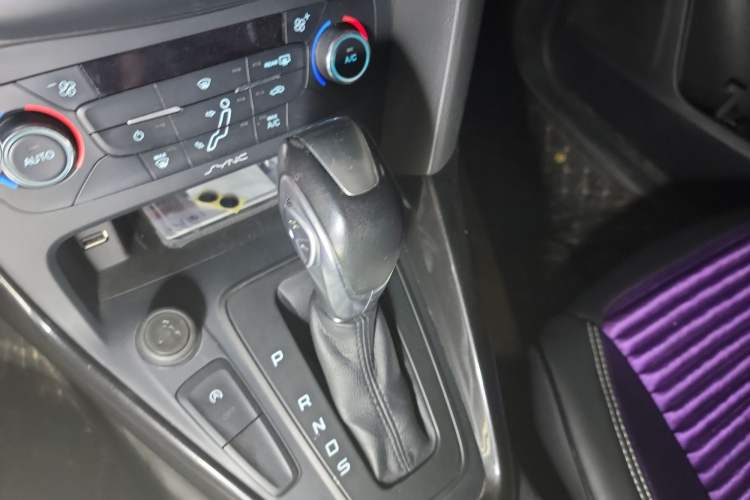 Used Ford Focus 2015 Hatchback EcoBoost 180 Automatic Elite Model Gear Lever