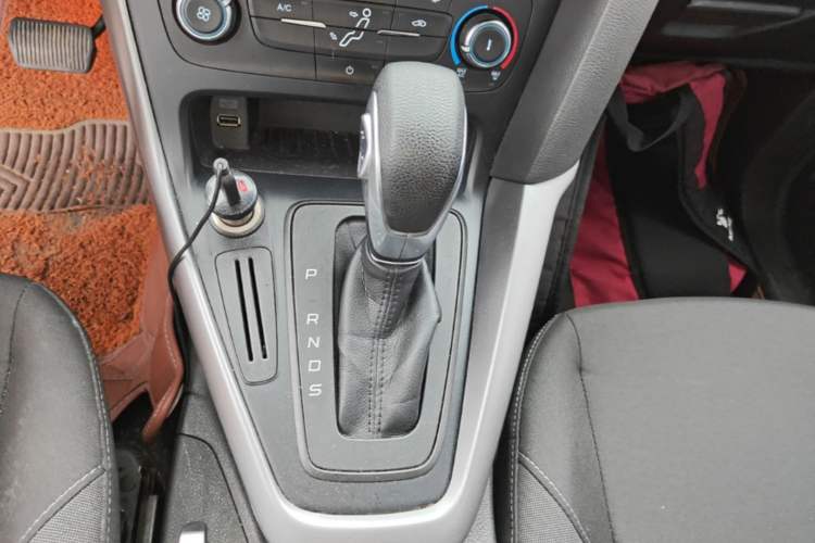 Used Ford Focus 2015 Hatchback 1.6L Automatic Comfort Model Gear Lever