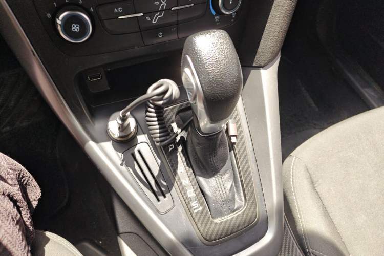 Used Ford Focus 2015 Hatchback 1.6L Automatic Comfort Model Gear Lever