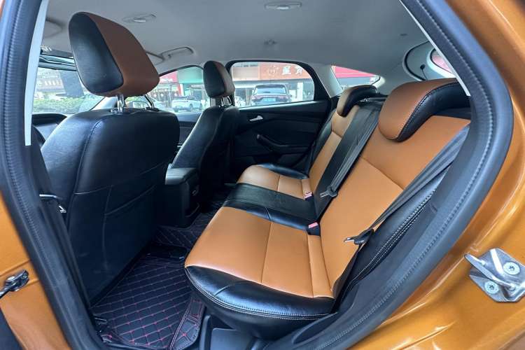 Used Ford Focus 2015 Hatchback 1.6L Automatic Comfort Model Interior 4