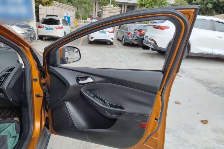 Used Ford Focus 2015 Hatchback 1.6L Automatic Comfort Model Interior 5