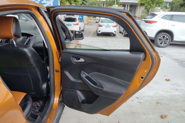 Used Ford Focus 2015 Hatchback 1.6L Automatic Comfort Model Interior 6