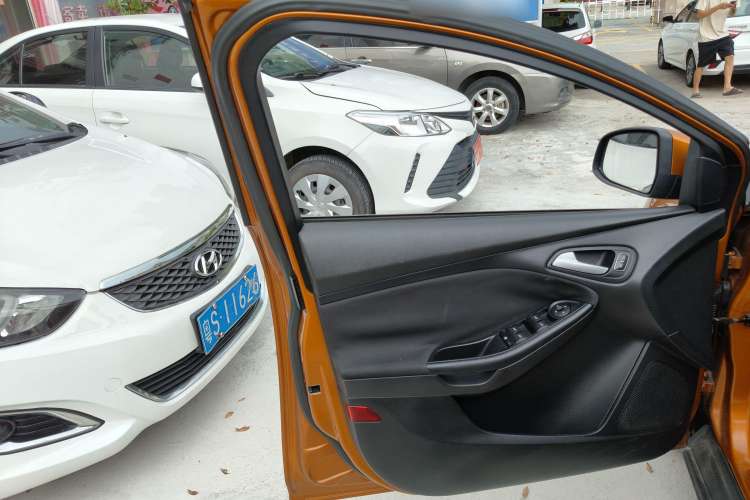 Used Ford Focus 2015 Hatchback 1.6L Automatic Comfort Model Interior 7