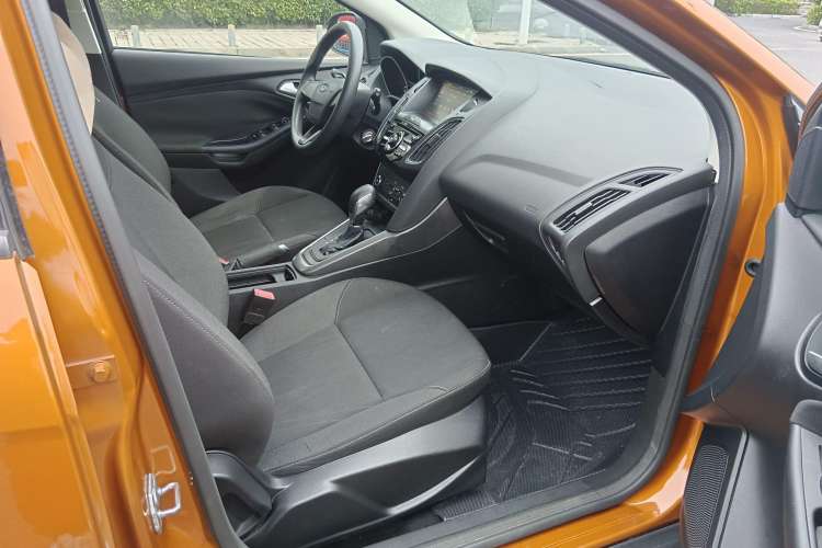 Used Ford Focus 2015 Hatchback 1.6L Automatic Comfort Model Interior 8