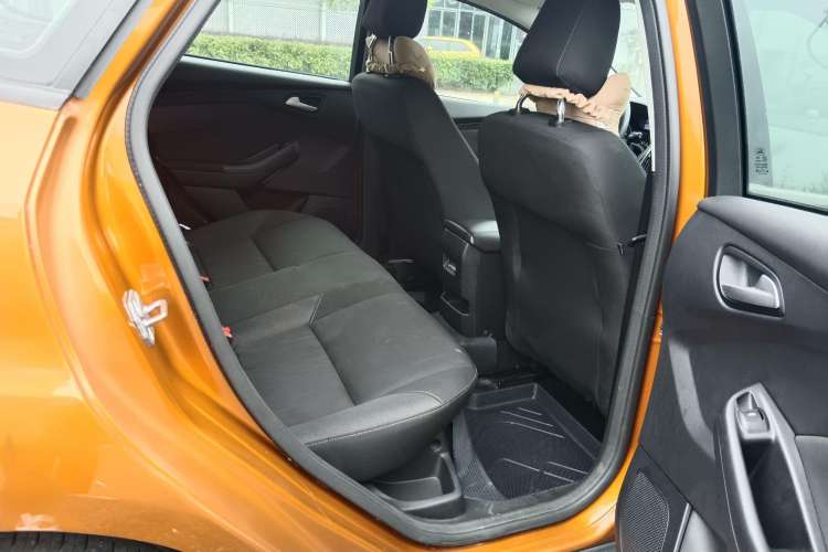 Used Ford Focus 2015 Hatchback 1.6L Automatic Comfort Model Interior 9