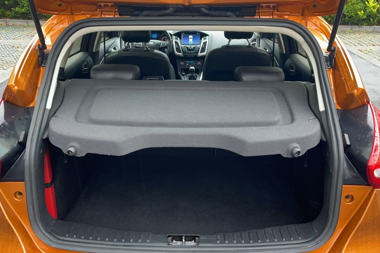 Used Ford Focus 2015 Hatchback EcoBoost 125 Manual – Ultra-Style Edition Interior 9