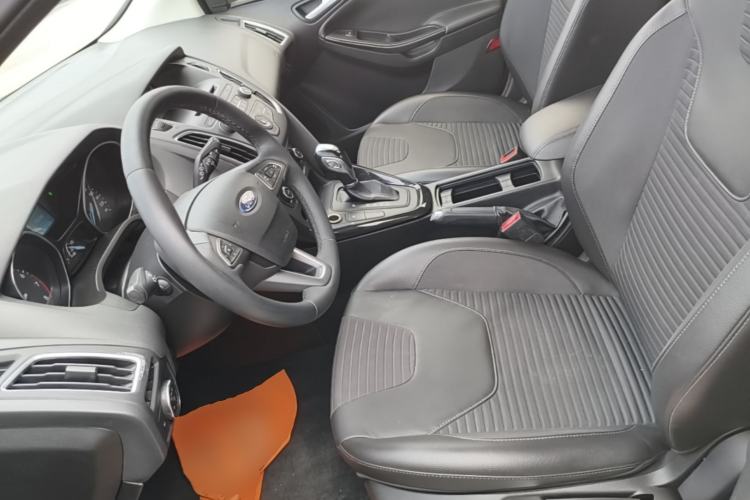 Used Ford Focus 2015 Hatchback EcoBoost 125 Automatic Supreme Style Edition Left Front Seat