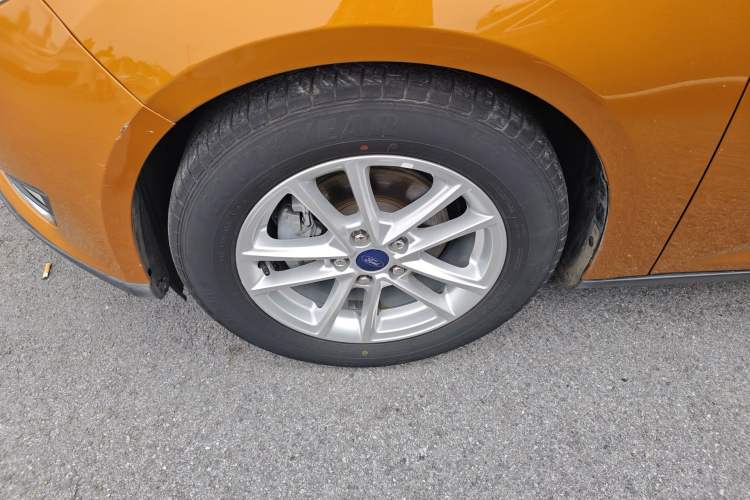 Used Ford Focus 2015 Hatchback 1.6L Automatic Fashion Edition Left Front Wheel Hub