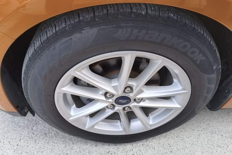 Used Ford Focus 2015 Hatchback EcoBoost 125 Automatic Supreme Style Edition Left Front Wheel Hub