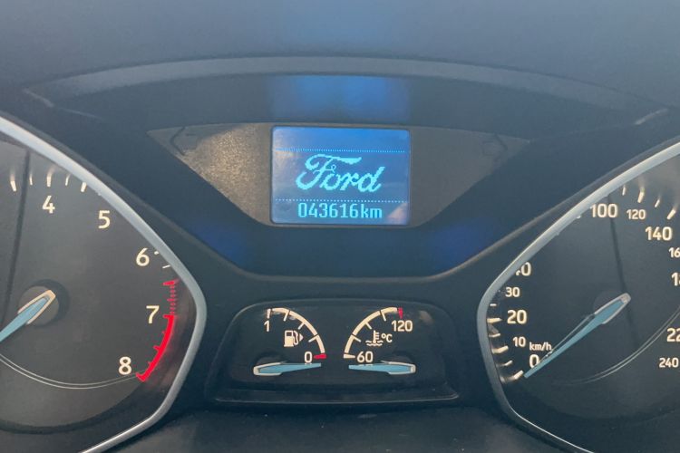 Used Ford Focus 2015 Hatchback EcoBoost 125 Manual – Ultra-Style Edition Odometer Close Up