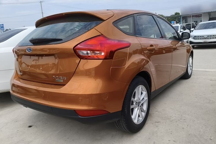 Used Ford Focus 2015 Hatchback EcoBoost 125 Automatic Supreme Style Edition Rear Right 45 Deg