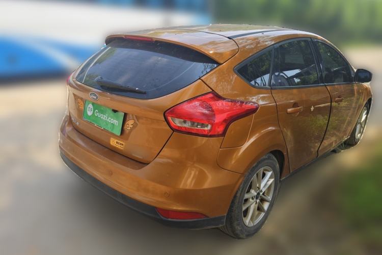 Used Ford Focus 2015 Hatchback EcoBoost 125 Automatic Supreme Style Edition Rear Right 45 Deg
